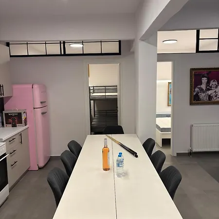 Rock N Roll Apartment, Downtown Apartment